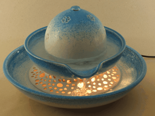 Katzen-Brunnen mit Licht, 2-schalig, türkisblau-weiß glänzend