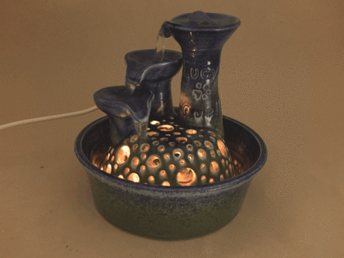 3er-Katzen-Kaskaden-Brunnen mit Licht, moosgrün-nachtblau, glänzend