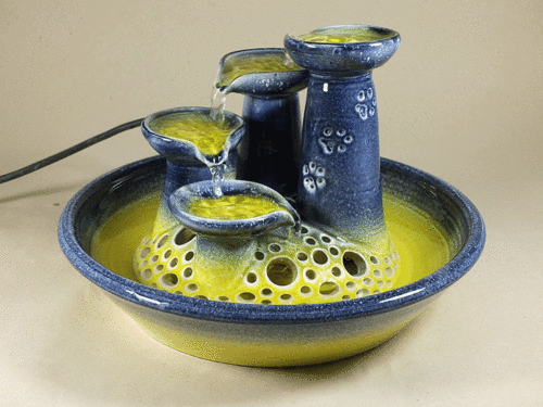 4er-Katzen-Kaskaden-Brunnen ohne Licht, gelb-nachtblau, glänzend