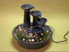 4er-Katzen-Kaskaden-Brunnen mit Licht, moosgrün-nachtblau, glänzend