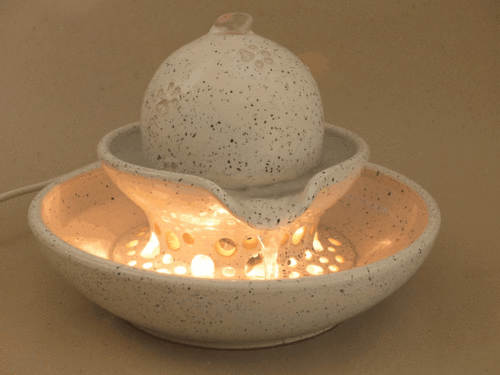 Katzen-Brunnen mit Licht, 2-schalig, granitweiß glänzend