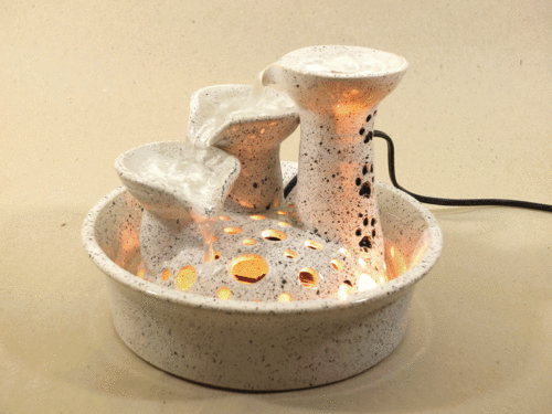 3er-Katzenkaskaden-Brunnen mit Licht, granitweiß glänzend