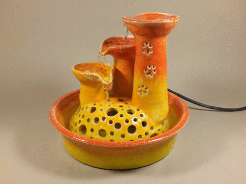 3er-Katzen-Kaskaden-Brunnen ohne Licht, gelb-orange, glänzend