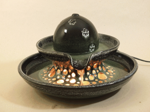 Katzen-Brunnen mit Licht, 2-schalig, moosgrün-schwarz, glänzend
