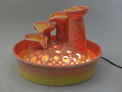 4er-Katzen-Kaskaden-Brunnen mit Licht, gelb-orange, glänzend