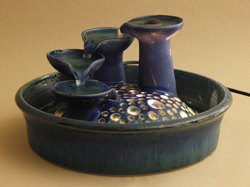 4er-Katzen-Kaskaden-Brunnen mit Licht, kobaltblau-grün, matt