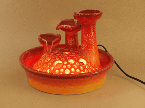 3er-Katzen-Kaskaden-Brunnen mit Licht, gelb-solarrot, glänzend