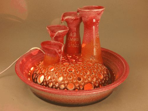4er-Katzen-Kaskaden-Brunnen mit Licht, orange-rot-schwarz, glänzend