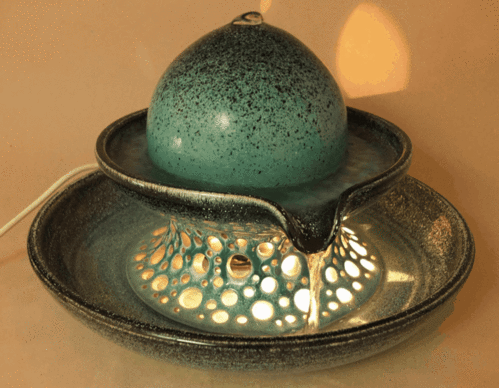 Katzen-Brunnen mit Licht, 2-schalig, kupfergrün-schwarz, glänzend